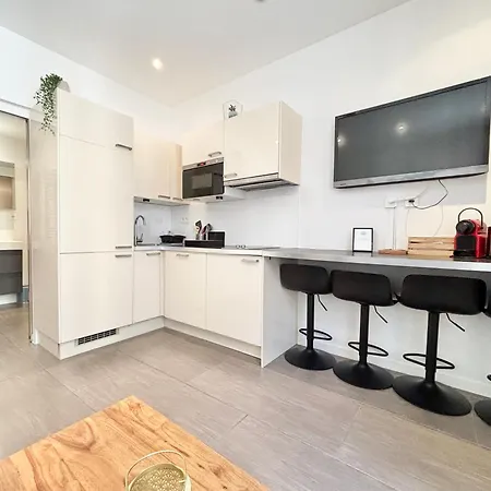 One Bedroom - 12rp2 *