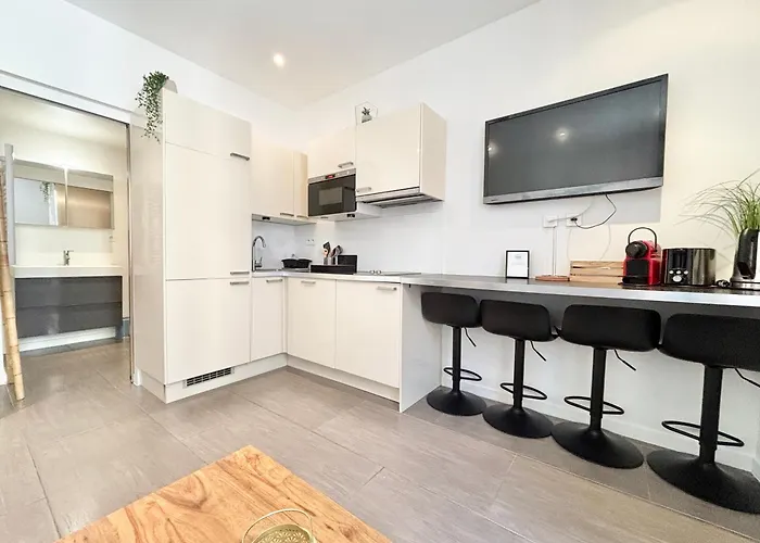 One Bedroom - 12rp2 *